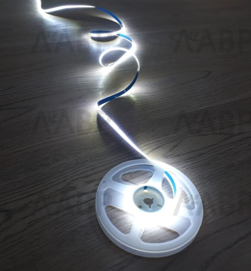 Лента светодиодная влагостойкая SMD2835 (300 диодов на метр) 12В 12Вт/м, холодный белый, катушка 5м / 33265 / оптом и в розницу / мебельная фурнитура "ЛАВР"